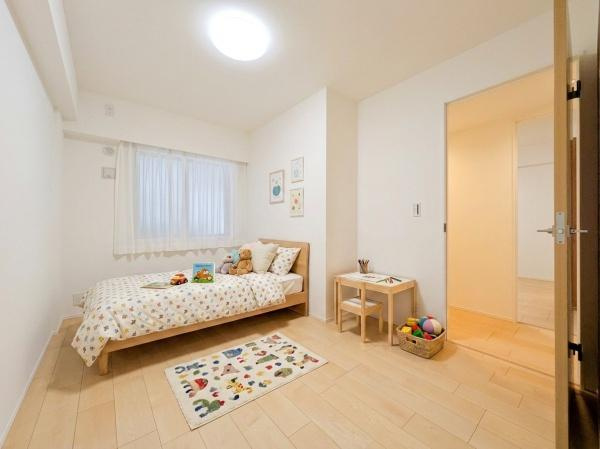 シティハウス上大岡の洋室|本画像はAIがCGで家具作成しており、実際の現地に家具は設置されておりません。また、販売価格に家具等は含まれておりません。