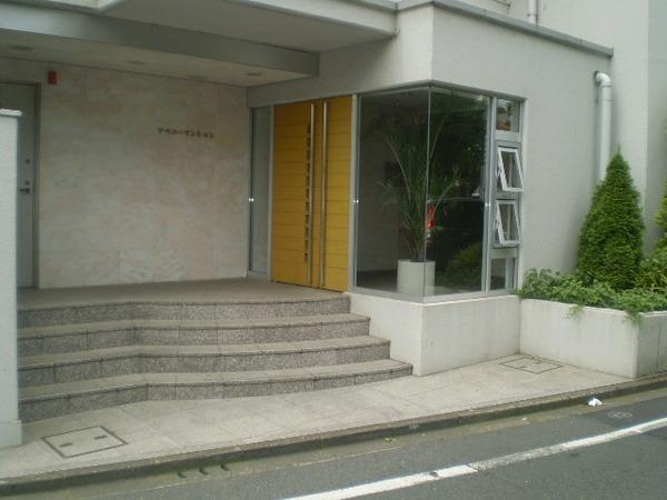 世田谷区玉川２丁目の賃貸マンションのエントランス
