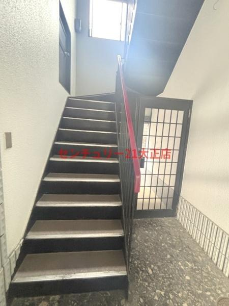 大阪市港区南市岡３丁目の賃貸マンションのエントランス