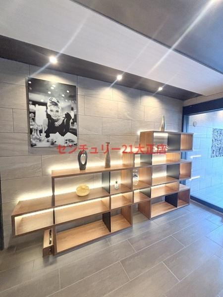 大阪市港区南市岡２丁目の賃貸マンションのエントランス