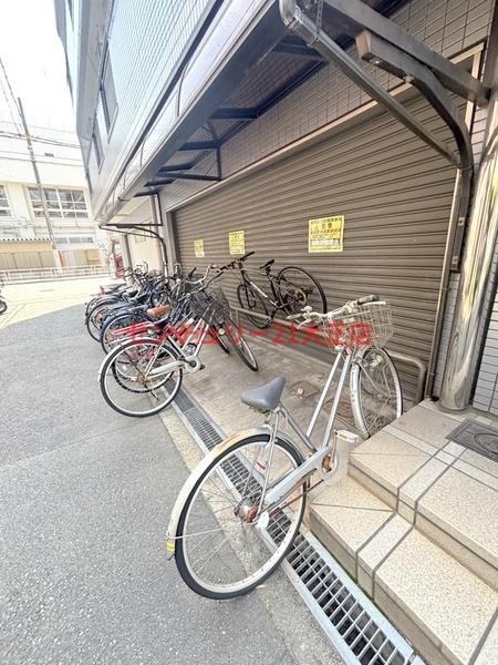 大阪市港区市岡元町３丁目の賃貸マンションの駐車場