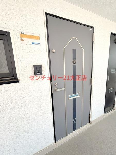 大阪市港区市岡元町３丁目の賃貸マンションの玄関