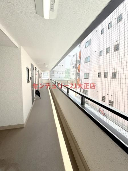 大阪市港区市岡元町３丁目の賃貸マンションのエントランス