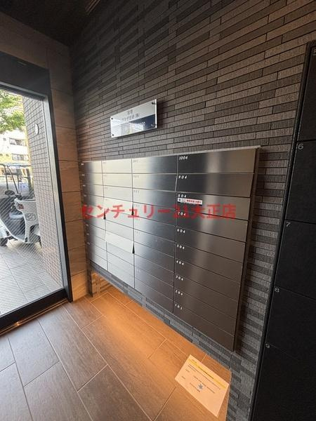 大阪市港区南市岡２丁目の賃貸マンションのエントランス
