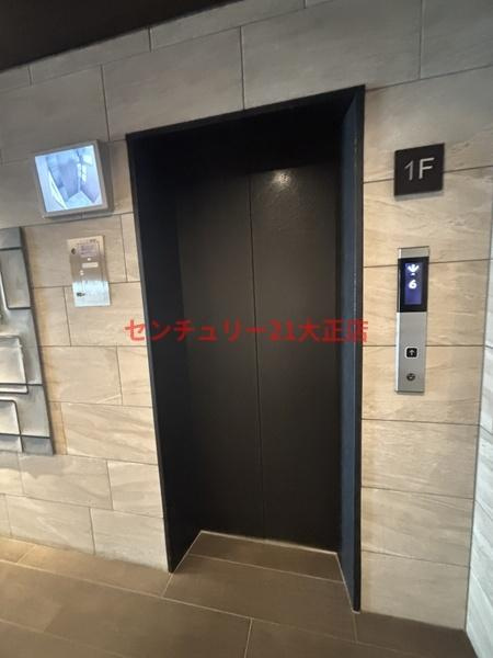 大阪市港区南市岡２丁目の賃貸マンションのエントランス