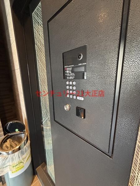 大阪市港区南市岡２丁目の賃貸マンションのエントランス