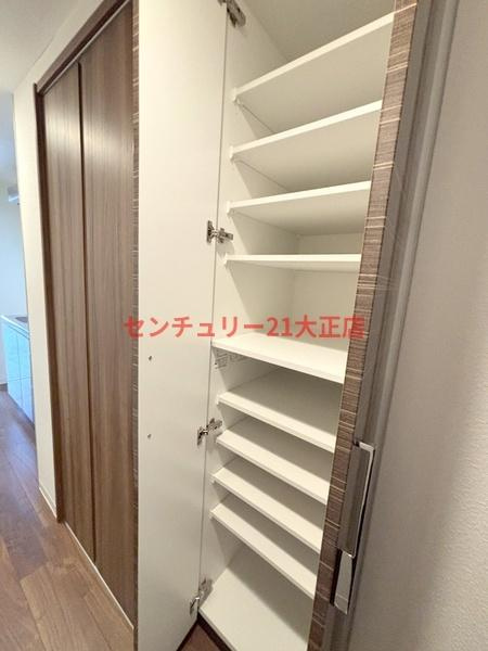 HRフロントリーガル難波WESTの収納|★広々シューズボックス★