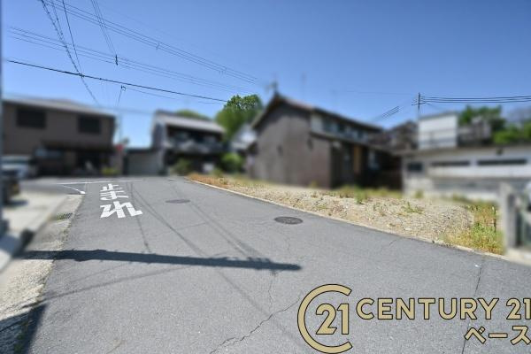 橿原市小房町　建築条件なし土地の前面道路含む現地写真|■現地撮影写真■広々とした前面道路で駐車も楽々！