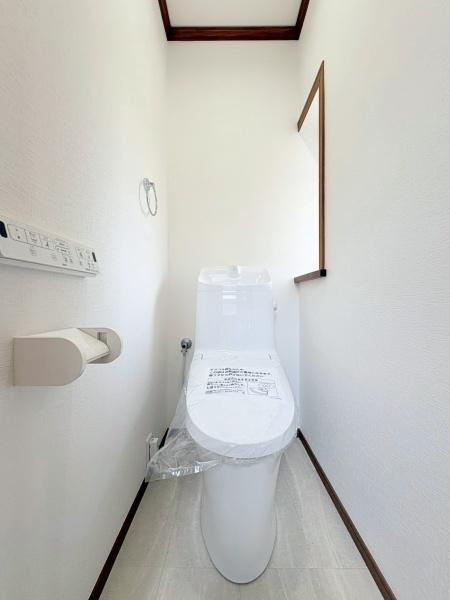 藤沢市遠藤の中古一戸建のトイレ