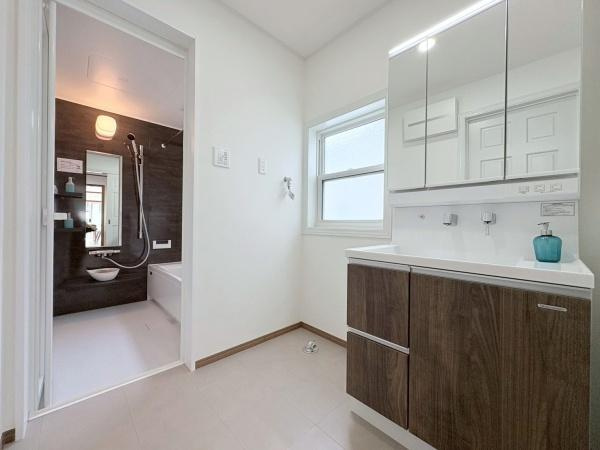 藤沢市遠藤の中古一戸建の独立洗面台