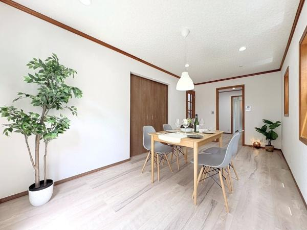 藤沢市遠藤の中古一戸建の居間・リビング