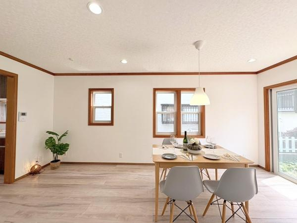 藤沢市遠藤の中古一戸建の居間・リビング