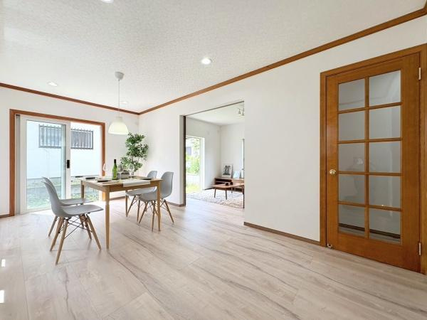藤沢市遠藤の中古一戸建の居間・リビング