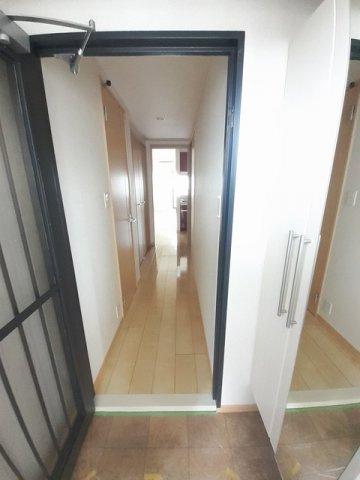 レジデンス西川の玄関