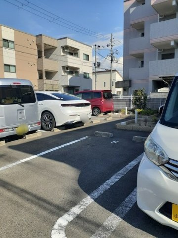 レジデンス光陽の駐車場