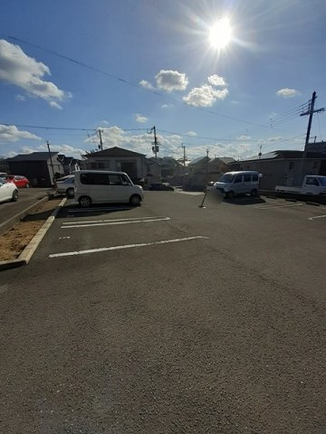 ノイハウスＺの駐車場