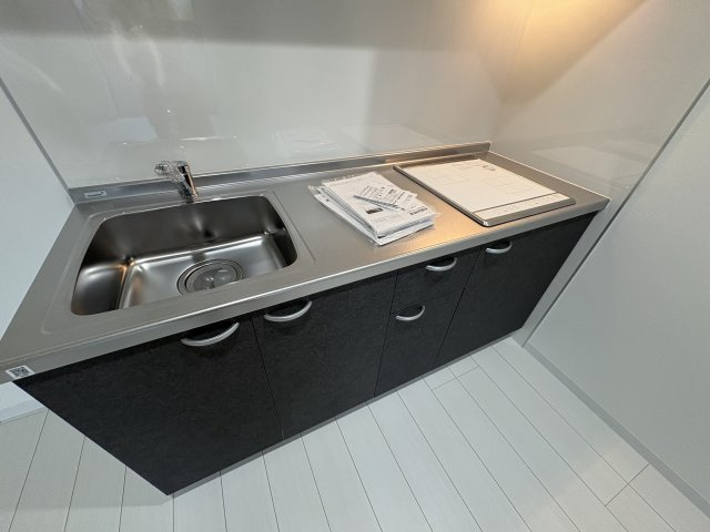 エテルナコート総持寺のキッチン|コンパクトなキッチンで掃除もラクラク