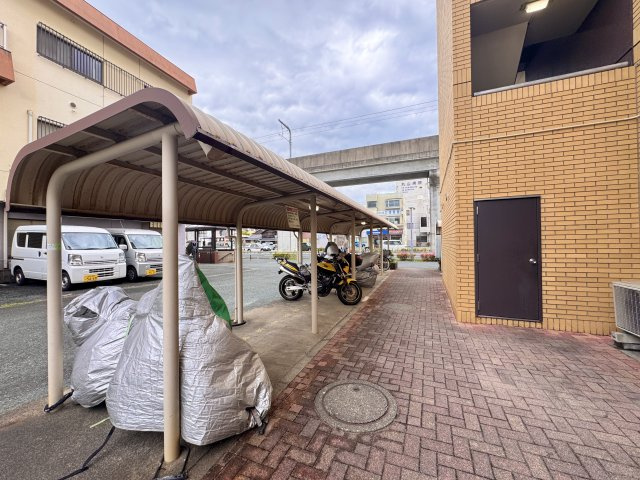 サンポートハイツのその他|バイク置き場