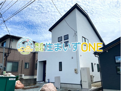 【外観】 | 【新築分譲住宅～GRAFARE～】山形市久野本　全3棟 | 堂々たる趣ながら、主張し過ぎずどこか余裕を感じさせるシャープなフォルムで佇む邸宅は、晴天の空と照らし合わせる事で、本来あるべき完成形の姿を見せてくれます。