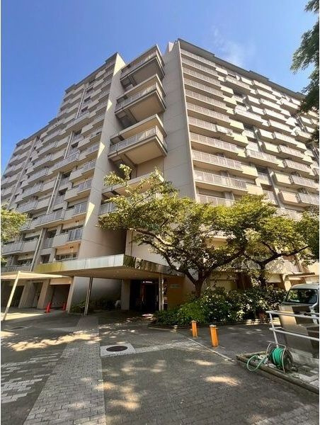 南港コープうしお24号棟の外観