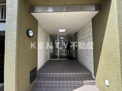 【エントランス】 | Ｚｉｏｎ　Ｃｏｕｒｔ　平和島(シオンコートヘイワジマ) | エントランスです