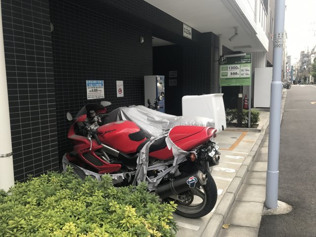 ジーベック浅草アーリアの駐車場