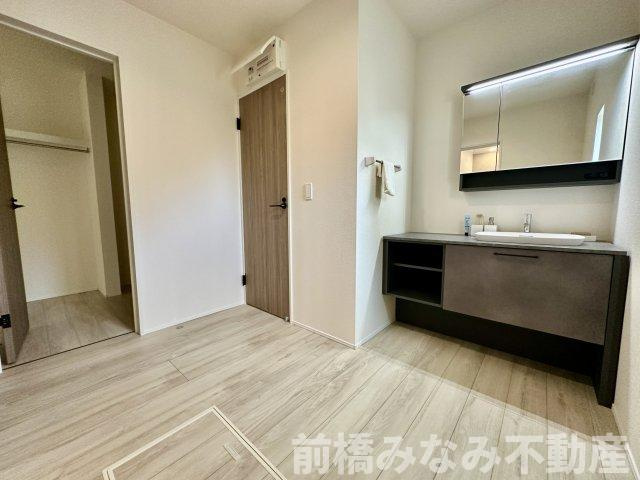 【新築平屋】高崎市下之城町1期　限定1棟　リナージュ　新築建売の独立洗面台|朝の支度にも助かる、独立の洗髪洗面化粧台