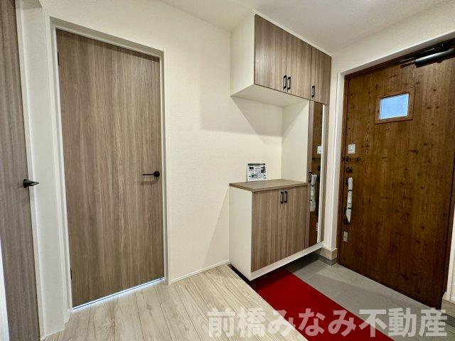 【新築平屋】高崎市下之城町1期　限定1棟　リナージュ　新築建売の玄関|きれいな玄関です