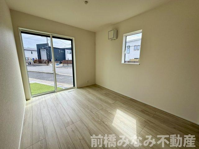 【新築平屋】高崎市下之城町1期　限定1棟　リナージュ　新築建売の洋室|落ち着いた色調の洋室です