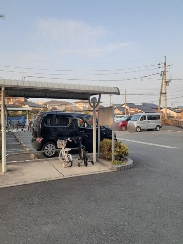ラフレシール・ベルメゾンＢの駐車場|駐車スペースもあります☆