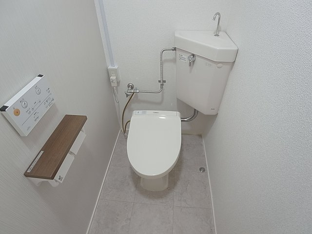 神戸市北区ひよどり台３丁目の賃貸マンションのトイレ|温水洗浄便座付きトイレ