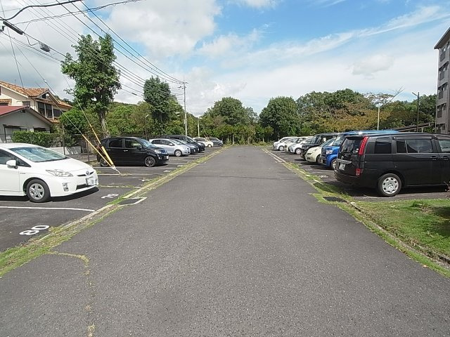 神戸市北区ひよどり台３丁目の賃貸マンションの駐車場|敷地内駐車場を完備