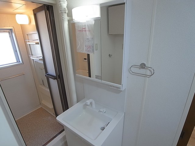 神戸市北区ひよどり台３丁目の賃貸マンションの洗面所|シャワー付き洗面台が独立しています