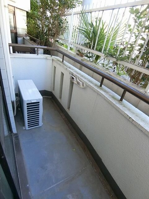 横浜市磯子区中原２丁目の賃貸マンションのバルコニー