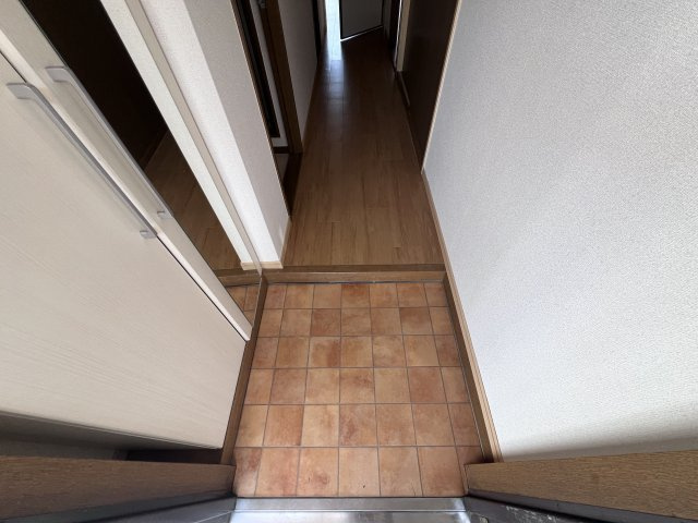 シャトル永井の玄関