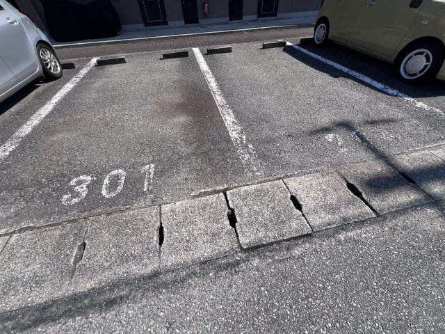 シャトル永井の駐車場