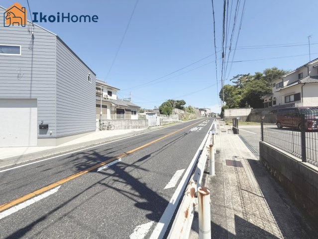 明石市大久保町谷八木　土地の前面道路含む現地写真|●年中無休：当日予約可●前面道路幅員約8.2ｍ、整備された歩道もございますので安心です！