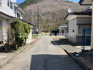 花巻市湯口字洗沢　土地建物の前面道路含む現地写真