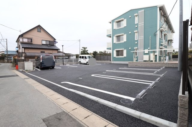 Holy Landsの駐車場