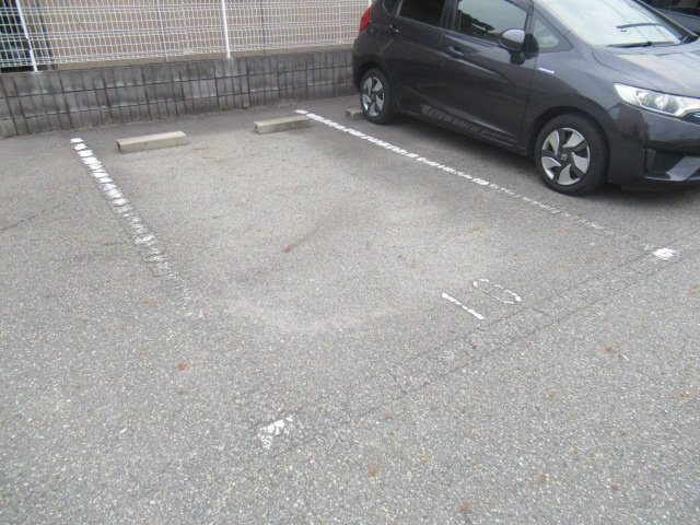 カステルＢの駐車場