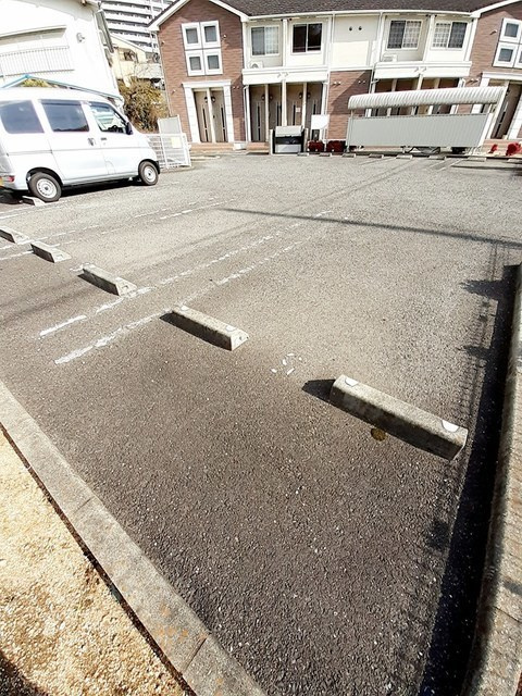 パルティール妙法寺Ⅱの駐車場|駐車場に車を止められます