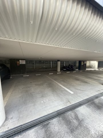 エクレール衣掛の駐車場