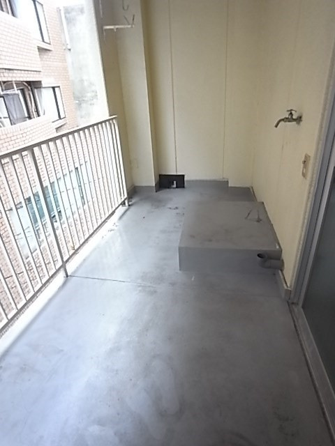 エスペランスドゥ花隈のバルコニー