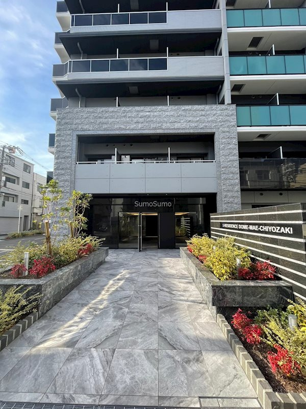 S-RESIDENCEドーム前千代崎のエントランス