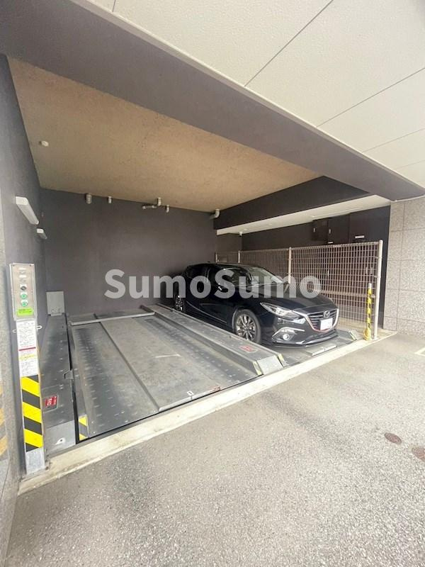 ネストピア箱崎駅前の駐車場