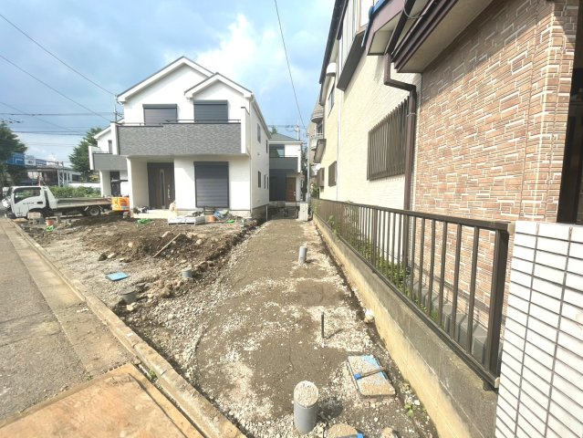 昭島市田中町　全４棟　C号棟　の駐車場