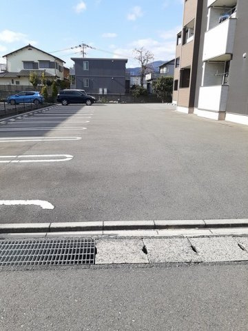 フリーダム・レジデンスⅡの駐車場|駐車スペースもあります☆