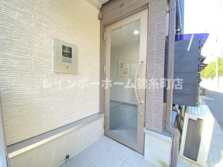 Studio AnT北千住のエントランス