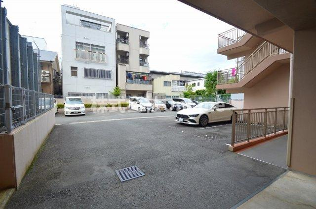 戴慶カーサグラシアの駐車場