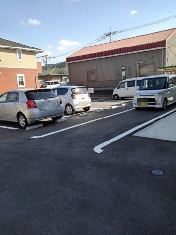 ネクシア安居野Ｃの駐車場|駐車スペースもあります☆